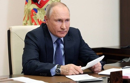 Путин заявил, что говорить о победе над коронавирусом рано