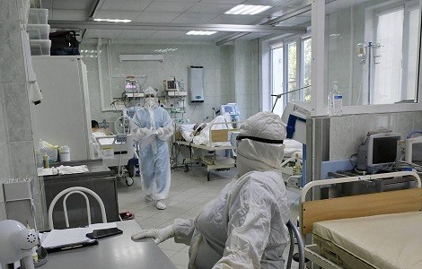 Один россиянин заразил коронавирусом 1,5 тысячи человек