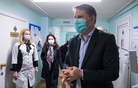 Мурашко сообщил, что экспертиза детской вакцины от ковида скоро завершится